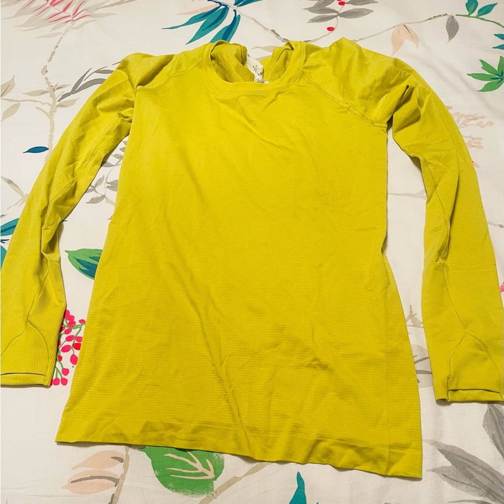 Lululemon Women's Swiftly Tech Long Sleeve Lime Top